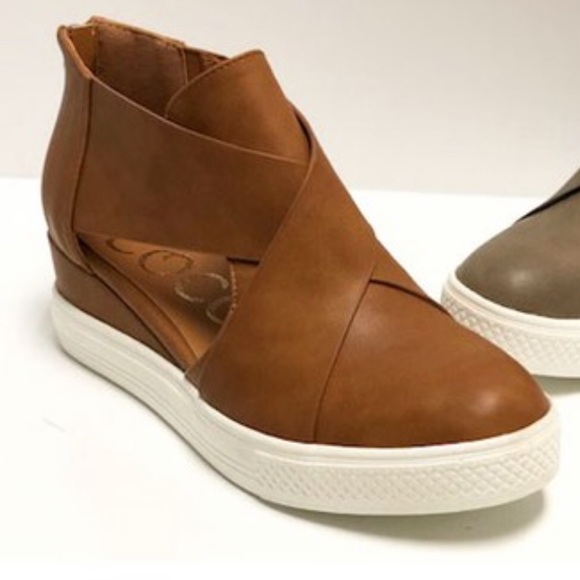 PRICE FIRM ▪️NO OFFERS “Maya” Cutout wedge sneaker - Picture 6 of 8